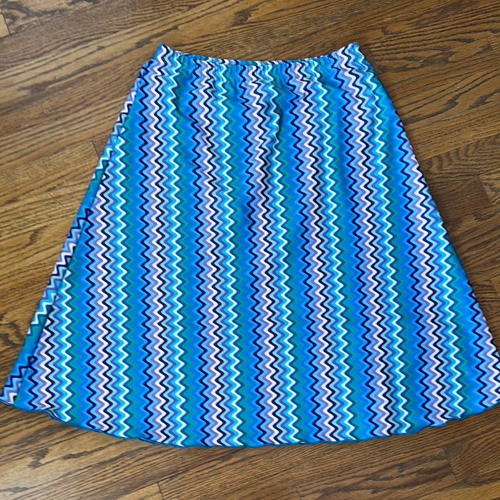 Blue Zigzag Patterned Women's Skirt - Wrinkle Resistant Made- Like New! 🇺🇸